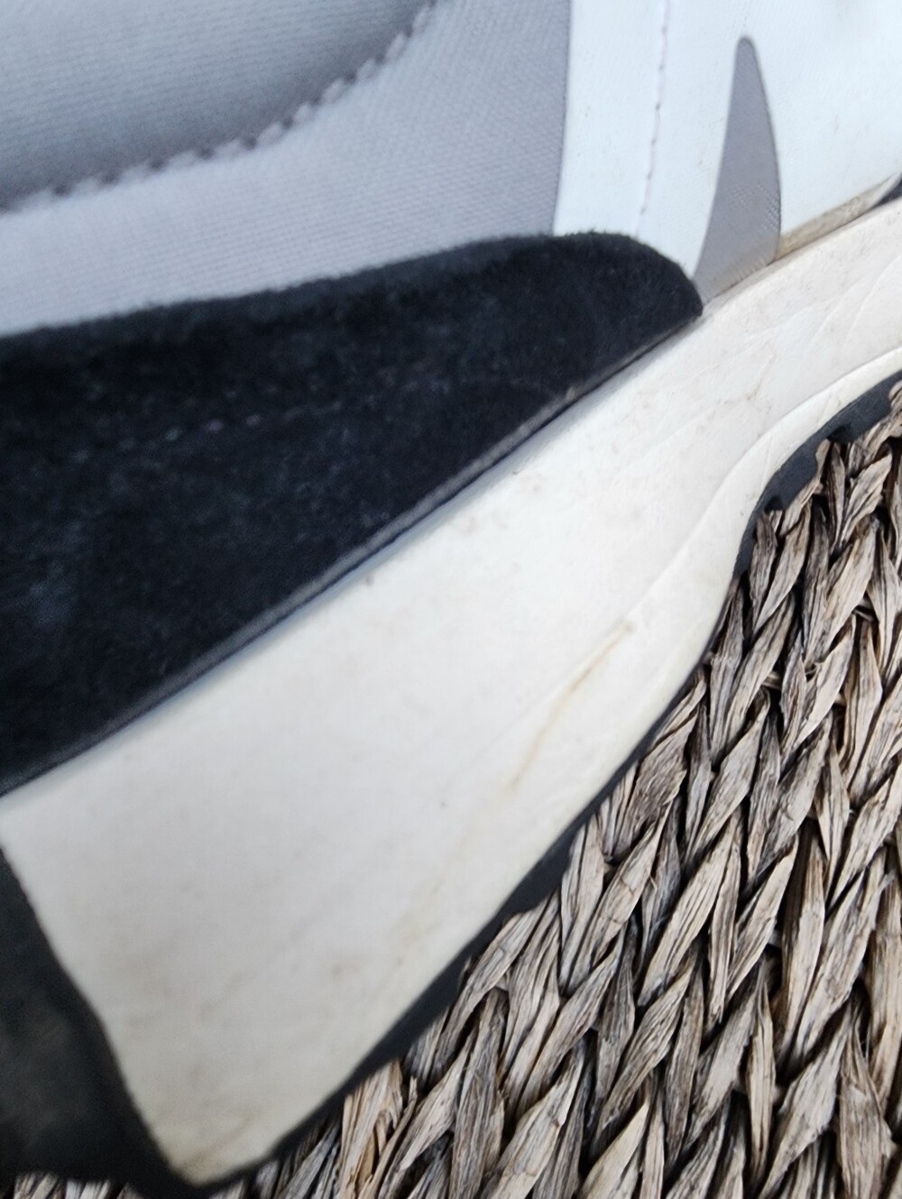 New Balance 327 Black And White Causal Sneakers - Picture 6 of 7